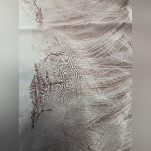 Siwbo scarf with lions head. Natural colours. Has a hand stitched rolled hem. - Picture 7 of 9